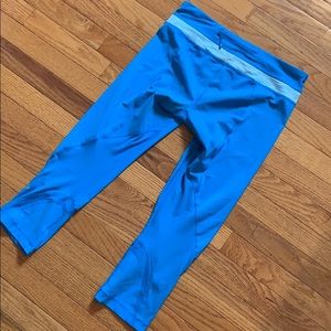Electric blue Lululemon cropped leggings sz8